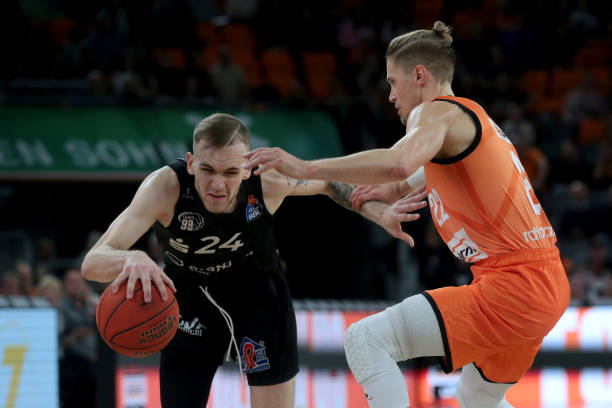 并用一连串 并用一连串