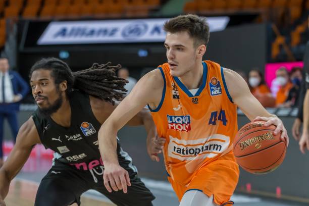 迷与媒体充 迷与媒体充