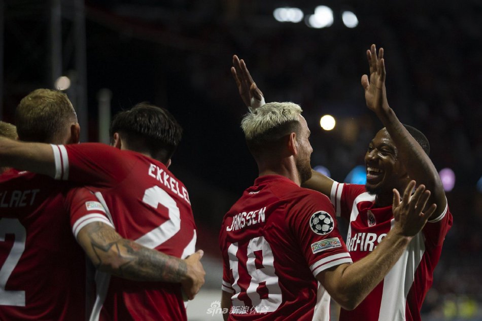 在此背景下 在此背景下